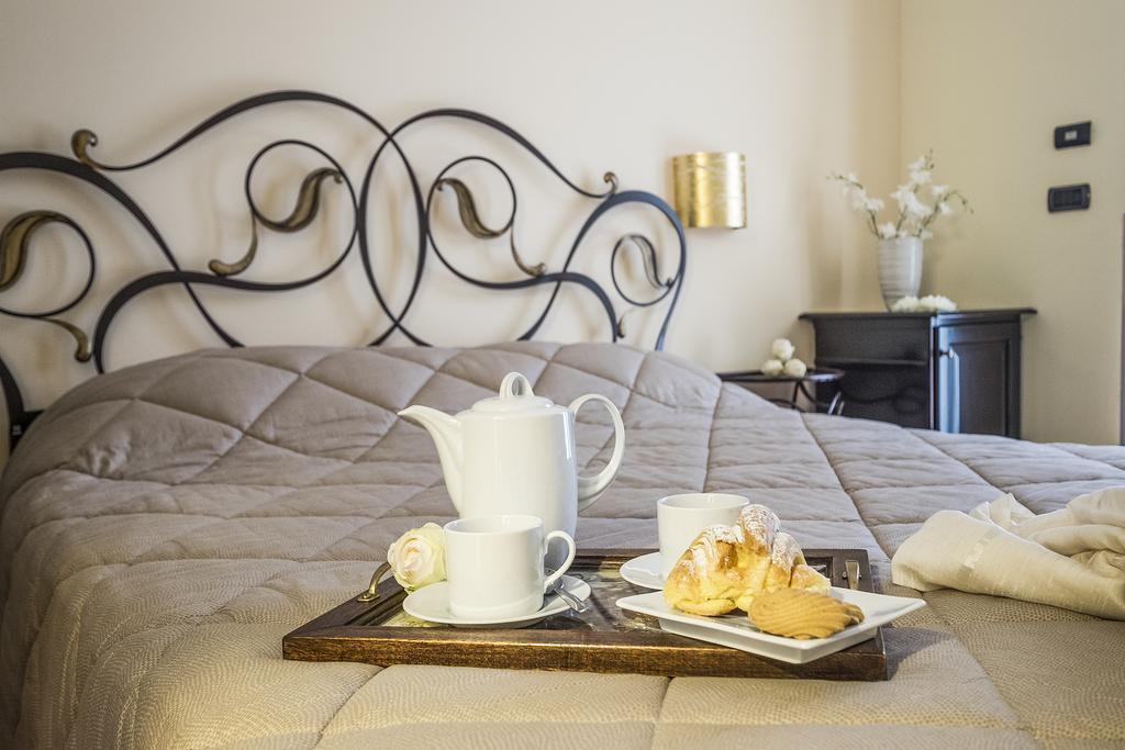 Castagnito Costa Catterina B&B מראה חיצוני תמונה